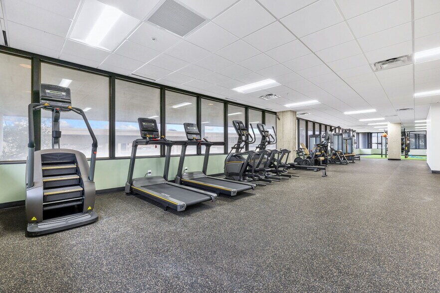 More Photos Of 8390 Lyndon B Johnson Fwy, Dallas Medical For Lease