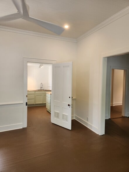 More Photos Of 206-208 W Richardson Ave, Summerville Freestanding For Lease