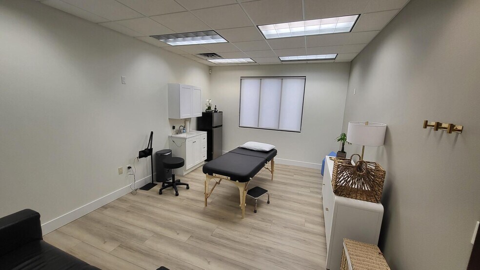 More Photos Of 7884 W Sahara Ave, Las Vegas Medical For Sale
