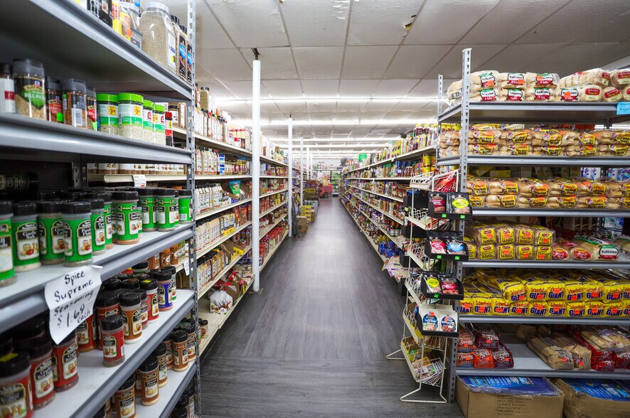 More Photos Of 9875 S Dixie Hwy, Erie Supermarket For Sale