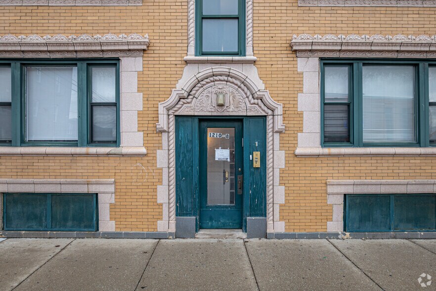 More Photos Of 1210 W 83rd St, Chicago Apartments For Sale