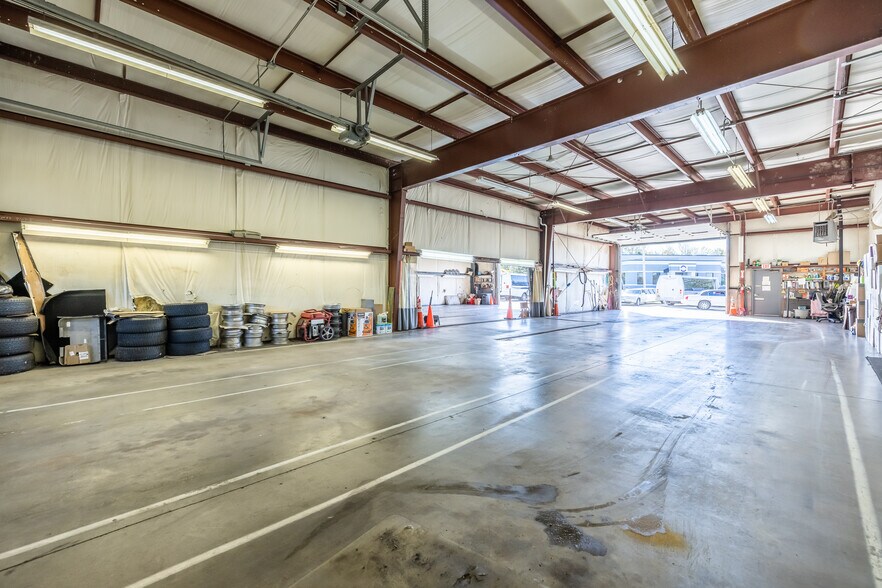 More Photos Of 85 Goodway Dr, Rochester Warehouse For Sale