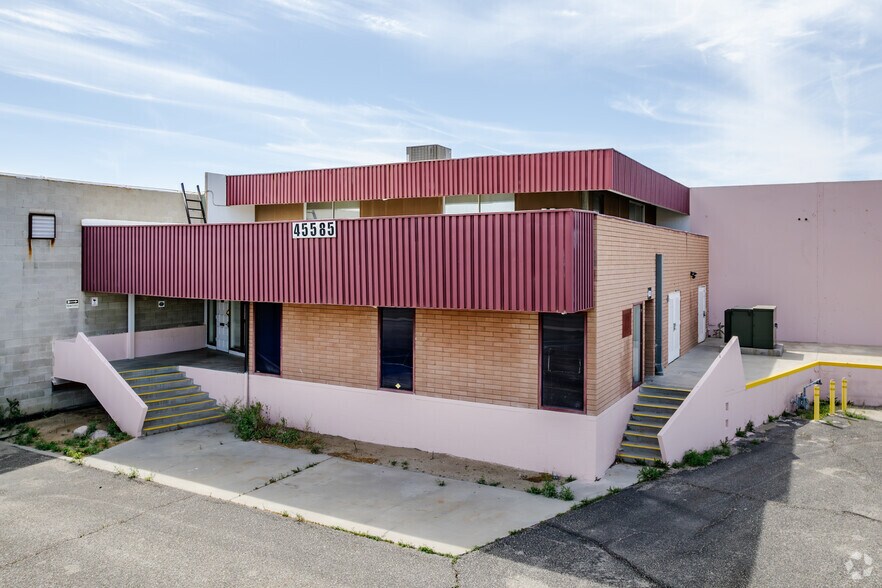 More Photos Of 45585 Commerce St, Indio Warehouse For Sale