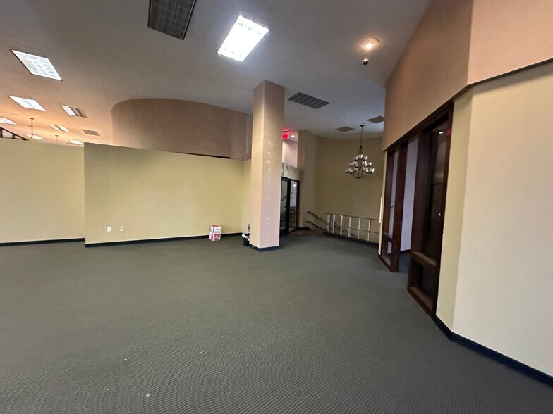 More Photos Of 100 Main St, Fort Worth Loft Creative Space For Lease