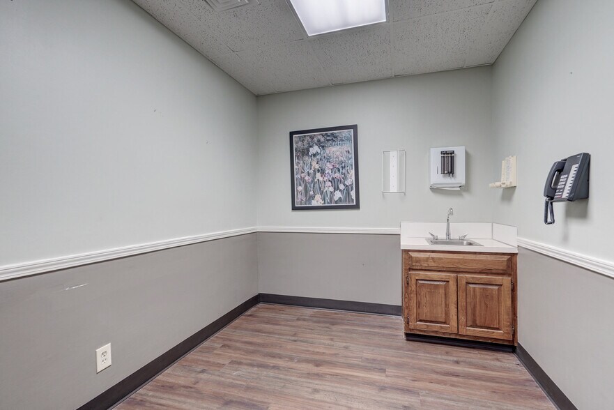 More Photos Of 3100 S Elm Pl, Broken Arrow Medical For Lease