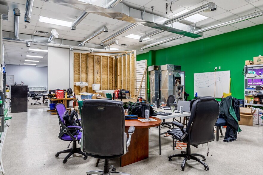 More Photos Of 4631 N Saint Peters Parkway, Saint Charles Flex For Sale