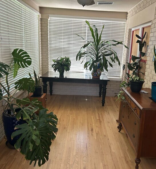 More Photos Of 1003 Luna Cir NW, Albuquerque Office For Sale