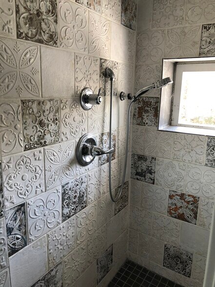 More Photos Of 103 N College Ave, Newton General Retail For Lease