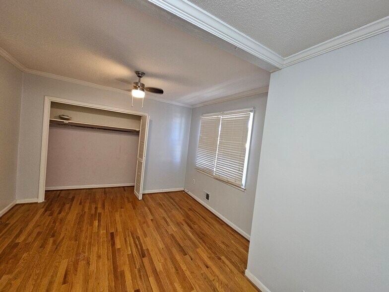 More Photos Of 124 Cedar Rd, Lexington Office For Lease