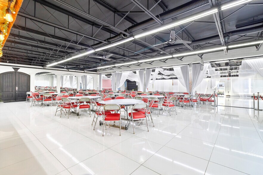 More Photos Of 395 S Ocoee St, Cleveland Showroom For Sale