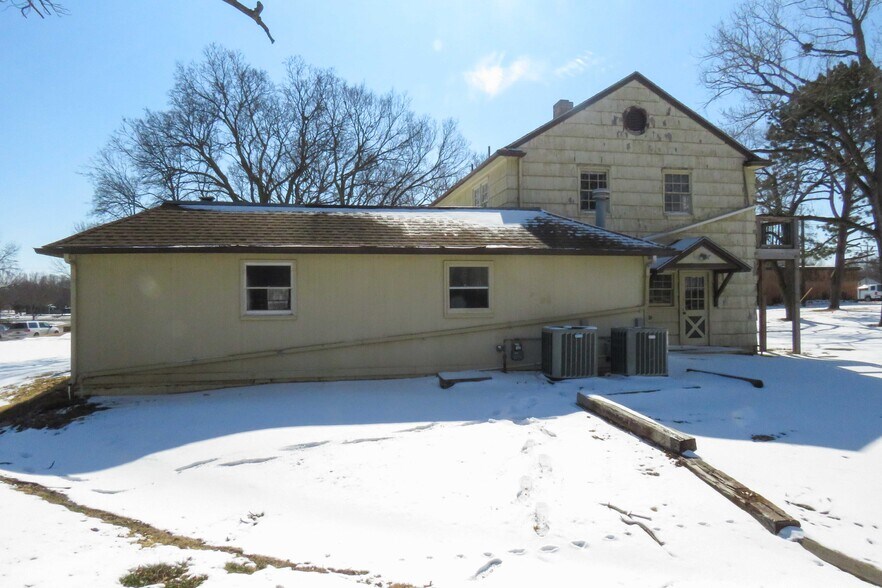 More Photos Of 1245 S Fabrique Dr, Wichita Flex For Sale