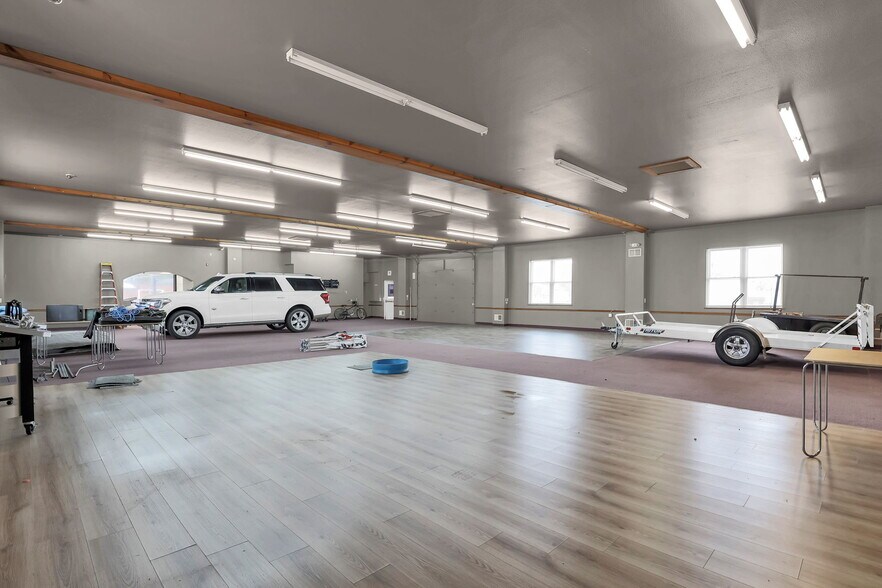 More Photos Of 955 N Main St, Urbana Showroom For Sale