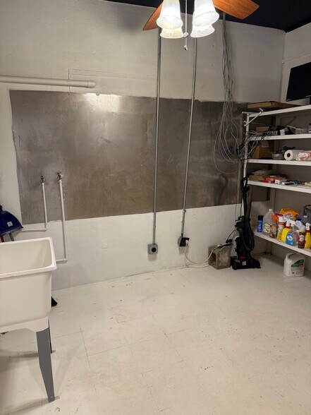 More Photos Of 7540 Highway 97, Walnut Hill Storefront Retail Office For Sale