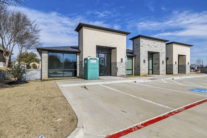 More Photos Of 1701 Fountainview Dr, Mansfield Office For Sale