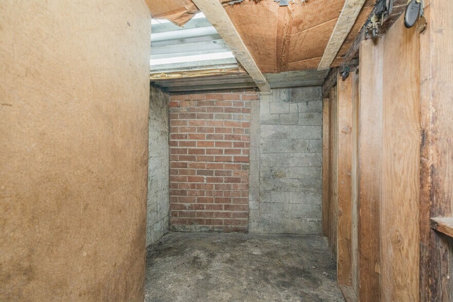 More Photos Of 961 E 51st St, Brooklyn Service For Sale