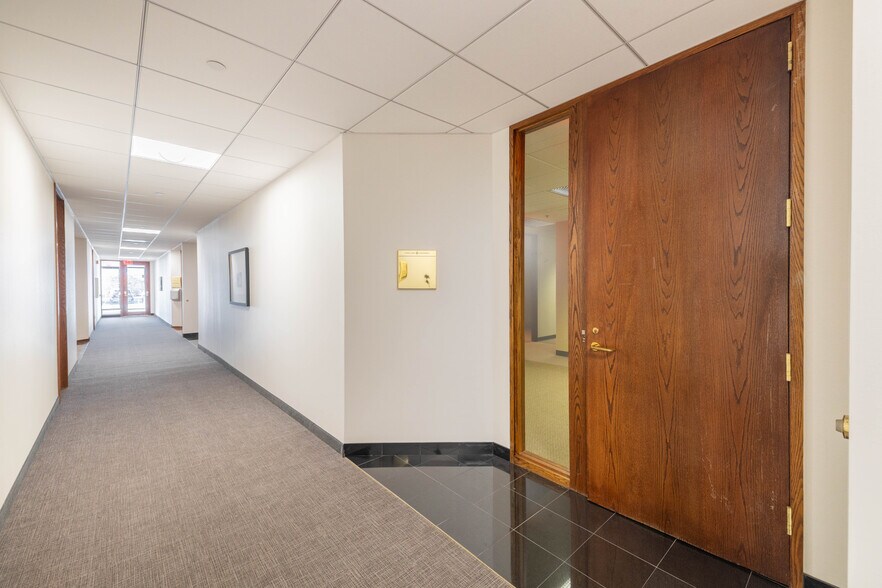 More Photos Of 1301 W Long Lake Rd, Troy Office For Lease