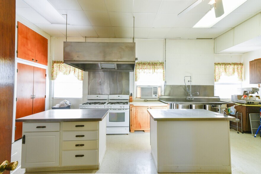 More Photos Of 3901 Raeford Rd, Fayetteville Religious Facility For Lease