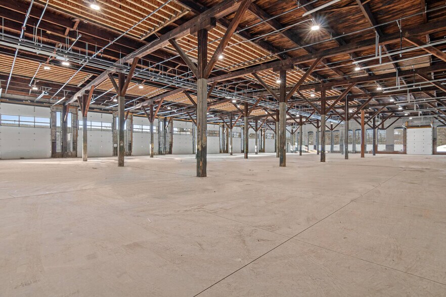 More Photos Of 207 Monroe St N, Hudson Warehouse For Sale