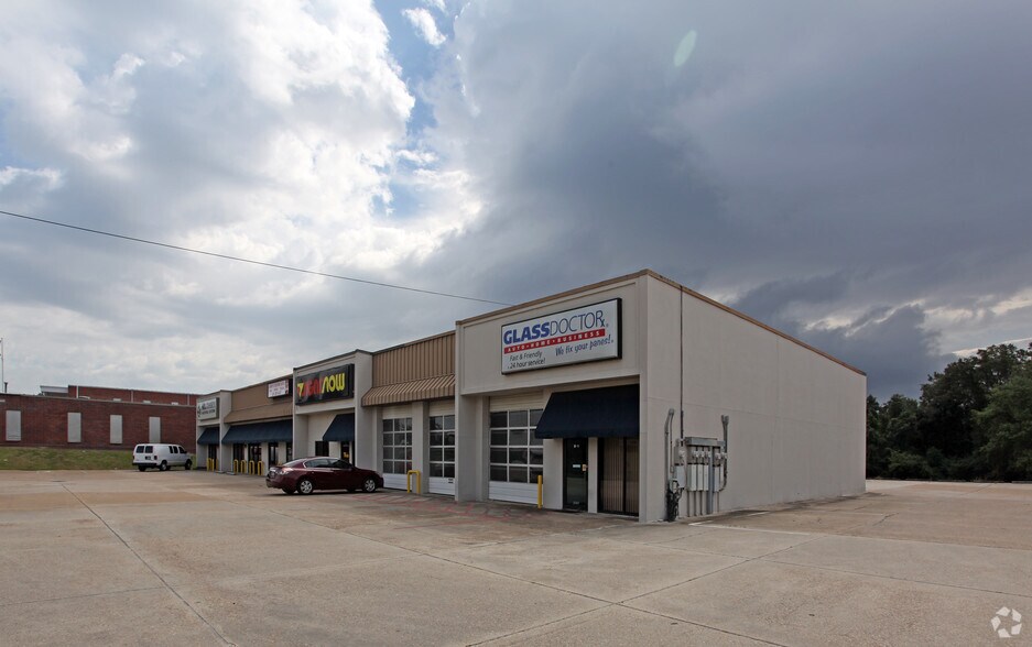 More Photos Of 3747 Government Blvd, Mobile Flex For Lease