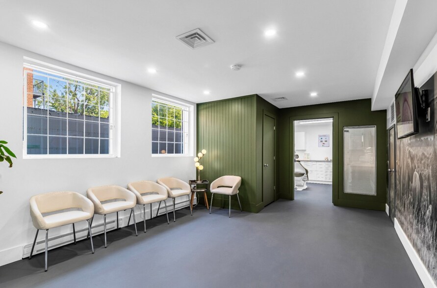 More Photos Of 1226 Ch Du Coteau-Rouge, Longueuil Office For Sale