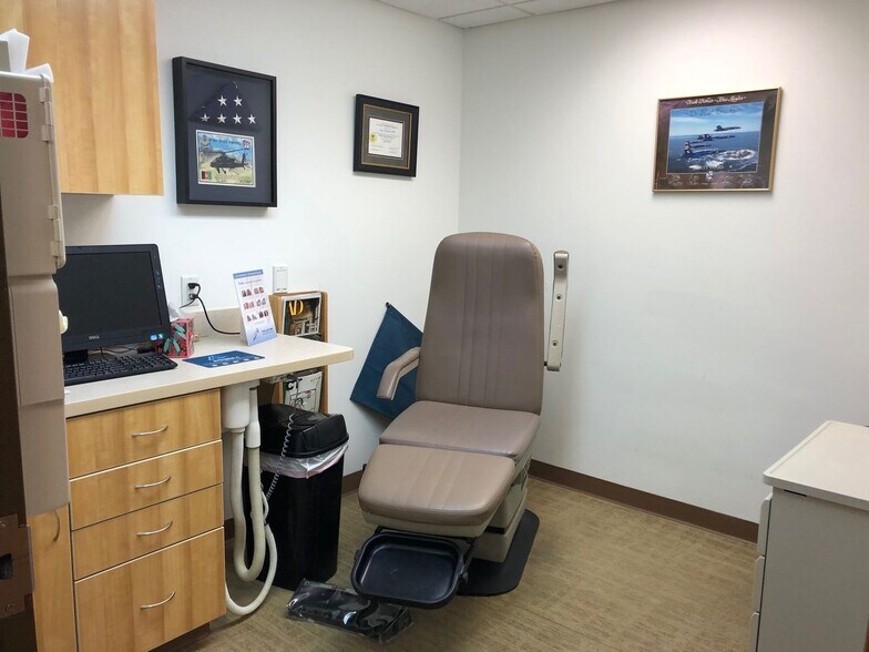 More Photos Of 2201 E Nine Mile Rd, Pensacola Freestanding For Lease