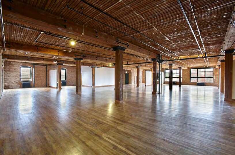 More Photos Of 3636 S Iron St, Chicago Light Distribution For Sale