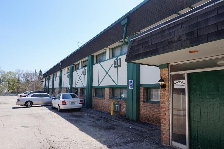 More Photos Of 1639 Douglas Ave, Racine Apartments For Sale