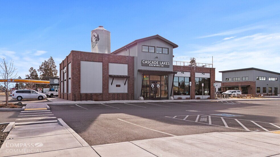 More Photos Of 21185 Reed Market Rd, Bend Storefront Retail Office For Lease