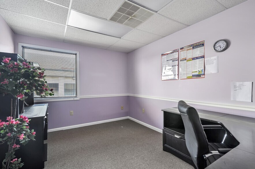 More Photos Of 838 Walker Sq, Dover Office For Sale