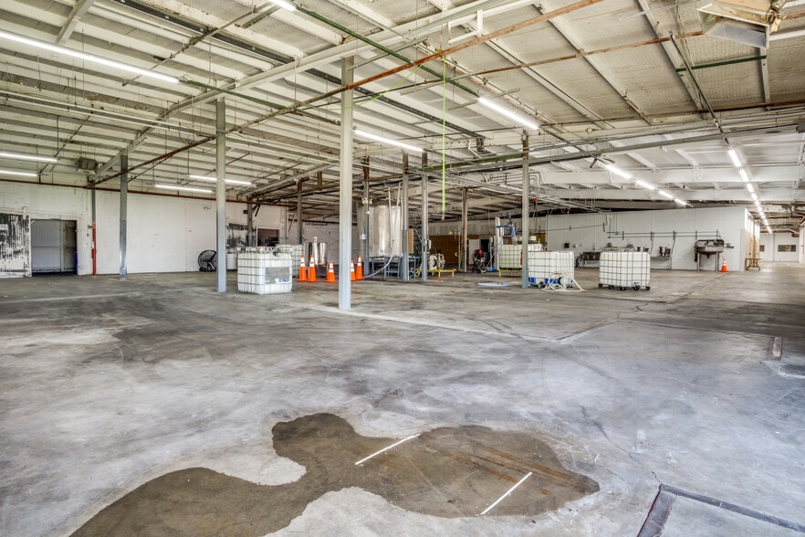More Photos Of 338 Cliff Dr, Graham Manufacturing For Lease