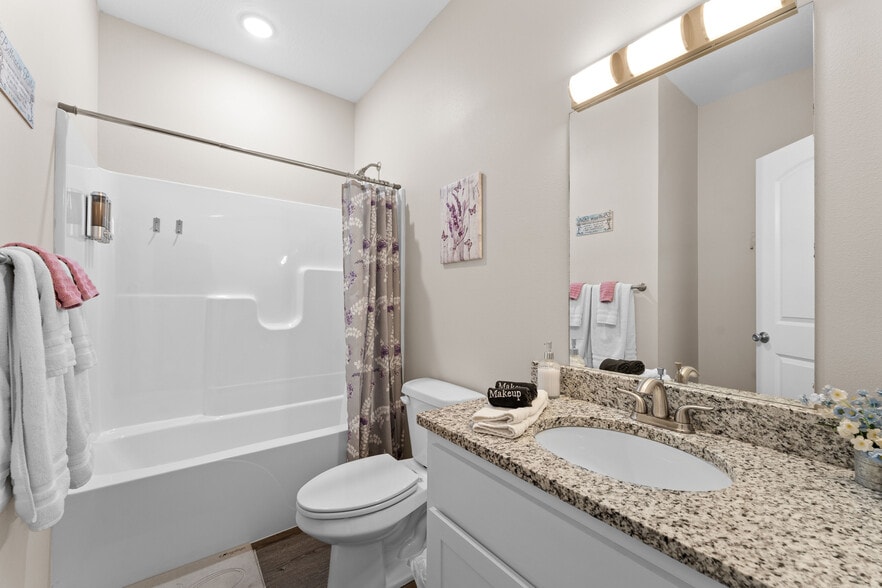 More Photos Of 3002 N Vineyards Ter, Branson General Retail For Sale