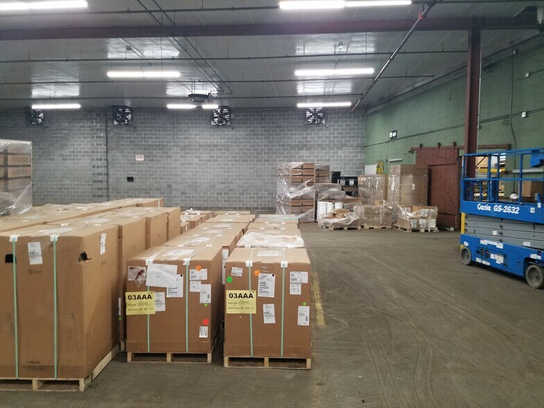 More Photos Of 1 Horseshoe Pond Ln, Concord Light Distribution For Sale