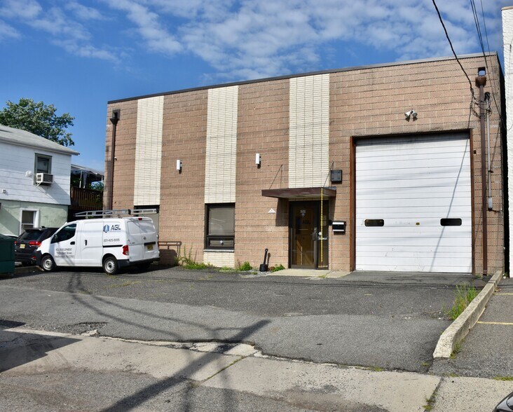 More Photos Of 150 Hobart St, Hackensack Warehouse For Lease