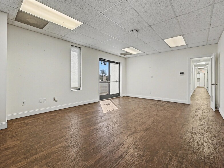 More Photos Of 3517 Denver Dr, Denver Warehouse For Lease