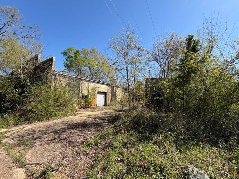 More Photos Of 206 E 2nd St, Deridder Industrial For Sale