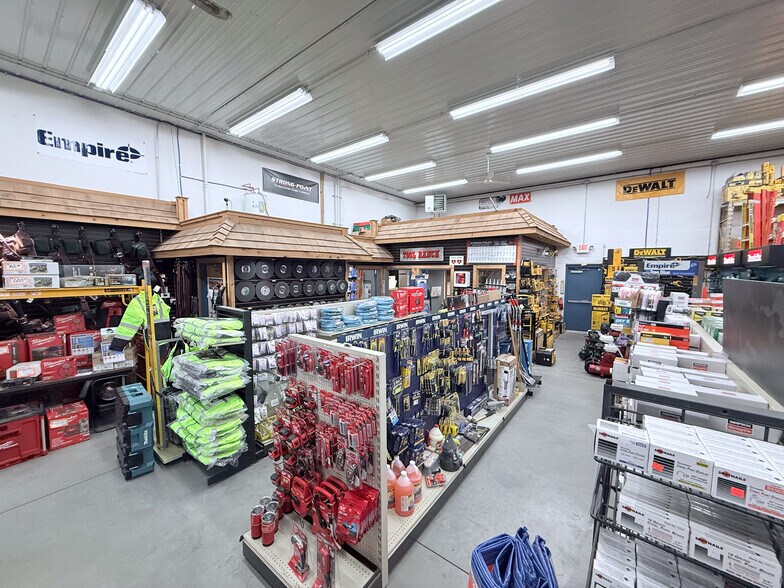 More Photos Of 406 Rt-104, Ontario Freestanding For Lease