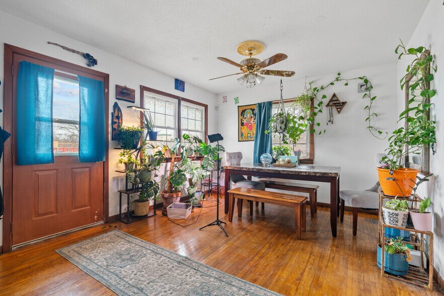 More Photos Of 38804 8th Ave, North Branch Office Residential For Sale