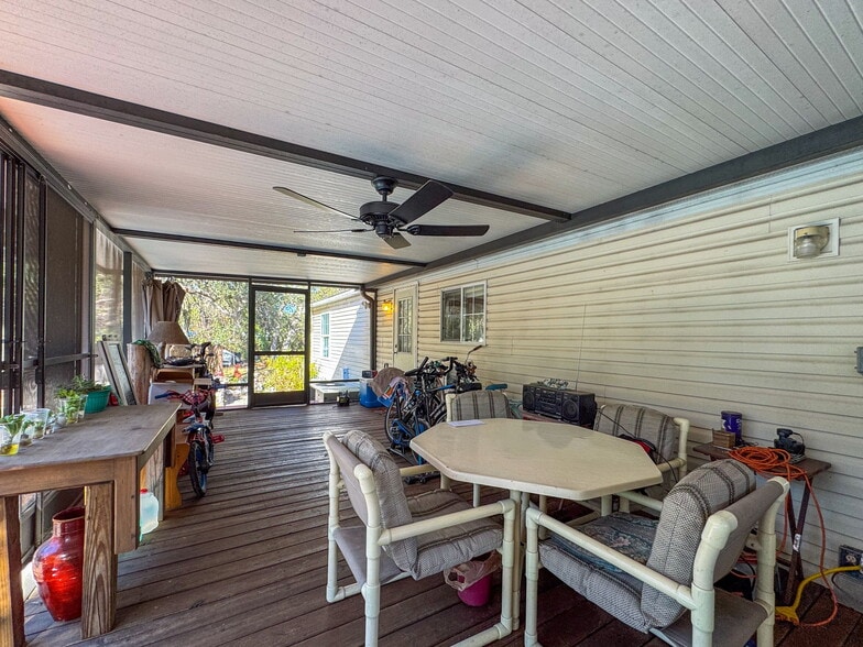 More Photos Of 15525 Shady Hills Rd, Spring Hill Restaurant For Sale