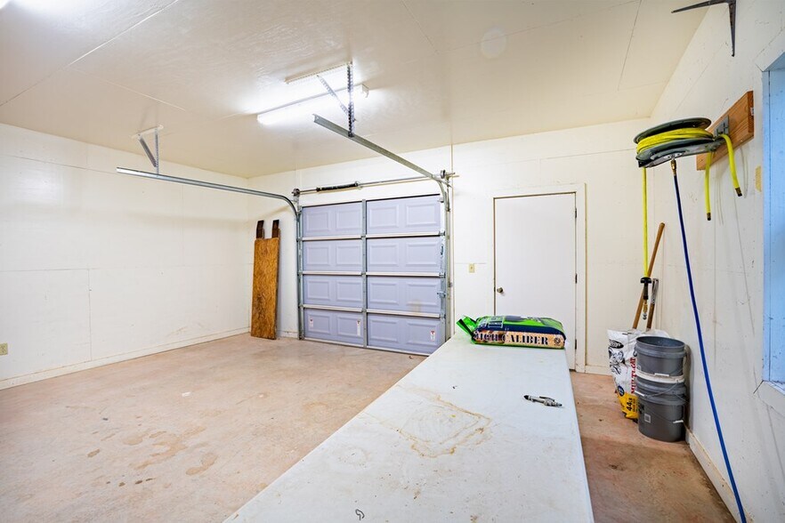 More Photos Of 315 Roy St, Kerrville Warehouse For Sale