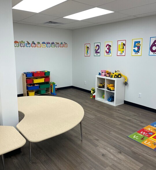 More Photos Of 1313 N Main St, Evansville Storefront For Sale