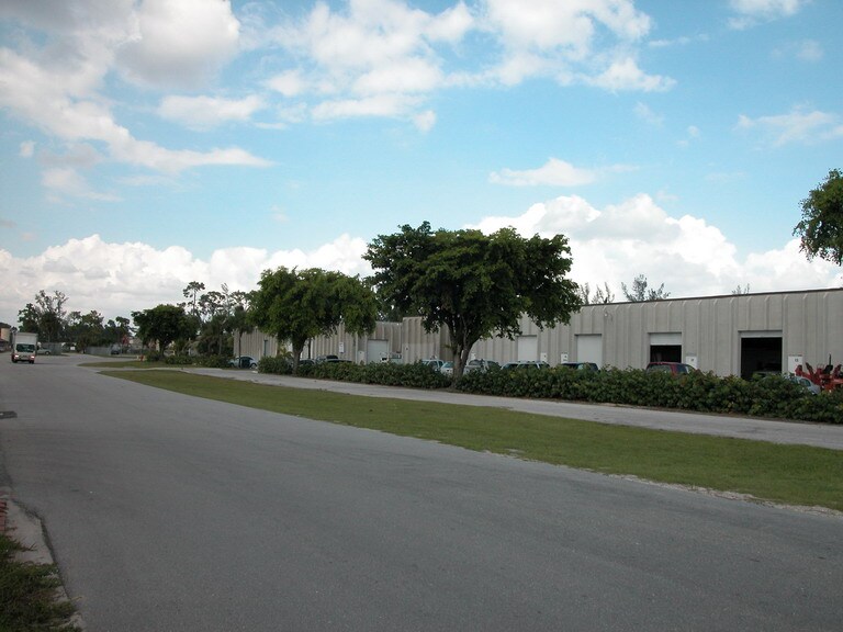 More Photos Of 7233 Southern Blvd, West Palm Beach Warehouse For Lease