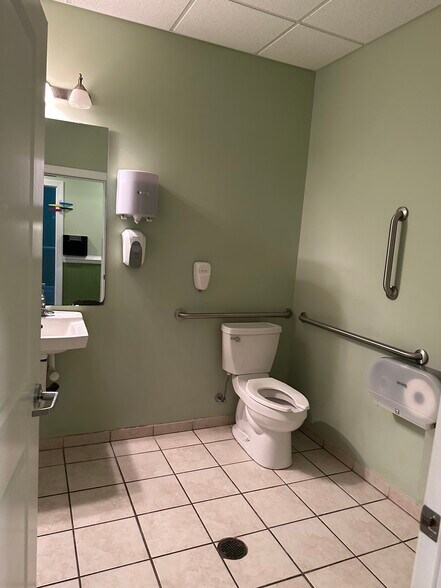 More Photos Of 4102 Ben Franklin Blvd, Durham Medical For Lease