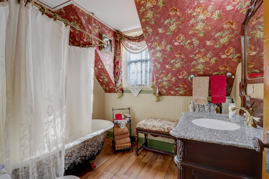 More Photos Of 3209 W Wells St, Milwaukee Hospitality For Sale