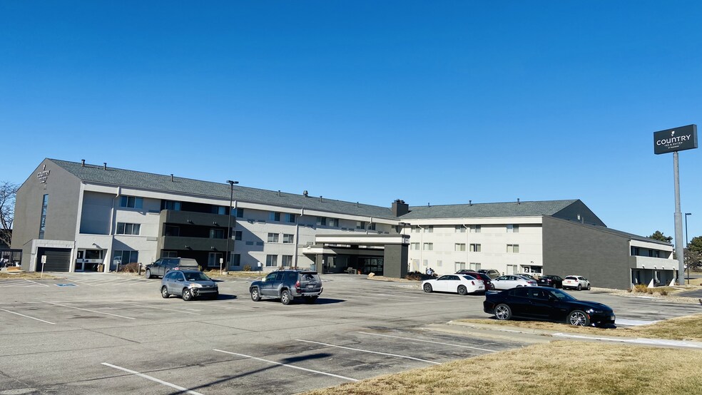 More Photos Of 1301 W Bond Cir, Lincoln Hotel For Sale