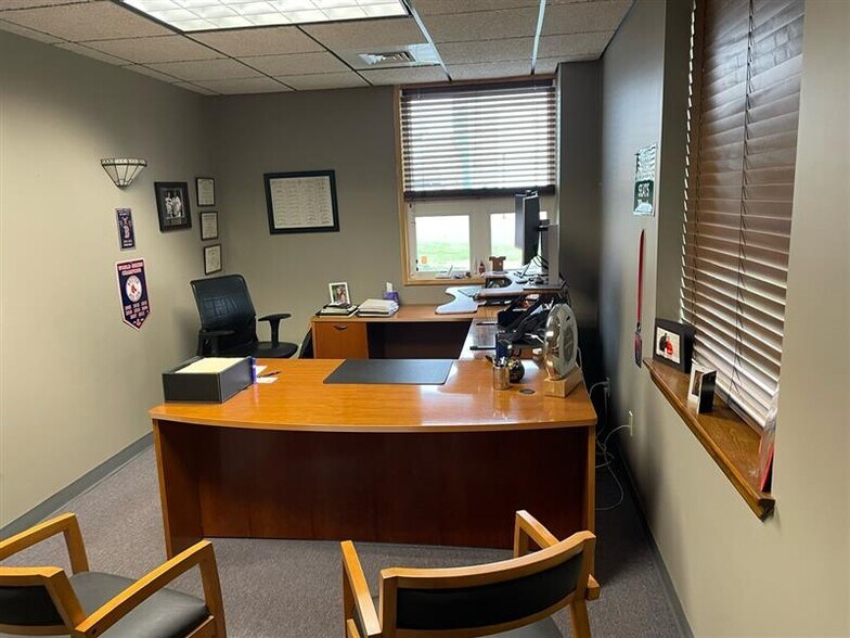 More Photos Of 709 Erie Blvd W, Syracuse Office For Lease