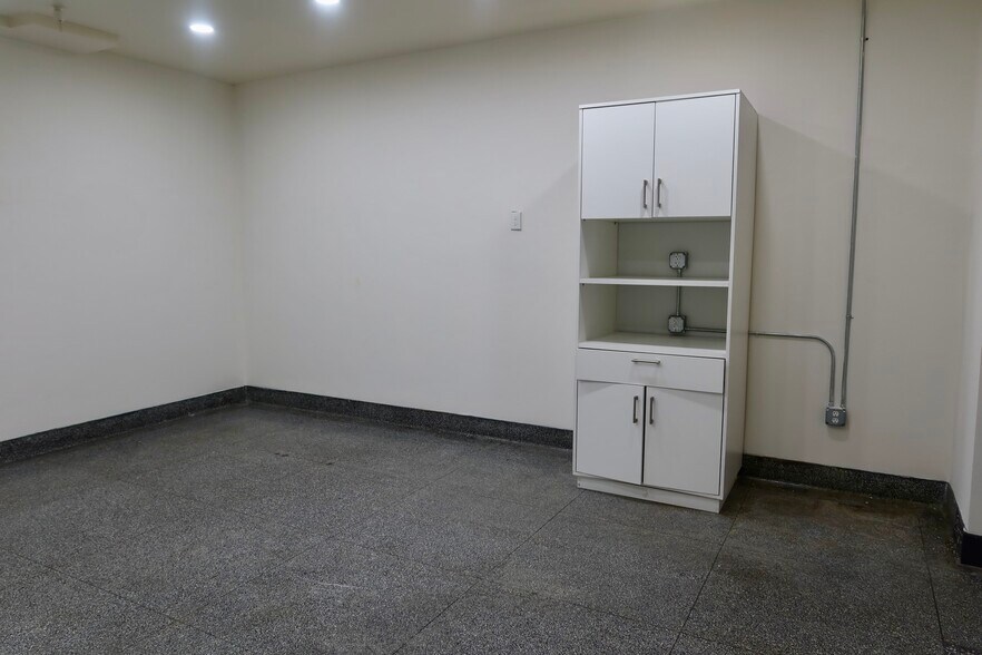 More Photos Of 5860-5862 Avalon Blvd, Los Angeles Medical For Lease