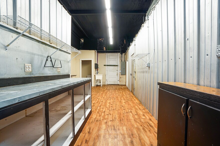 More Photos Of 75 N Waco St, Hillsboro General Retail For Lease