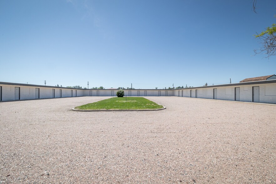 More Photos Of 914 W US Highway 30, Kimball Specialty For Sale