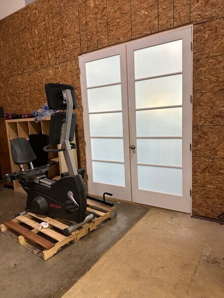 More Photos Of 607 Woodbrook Dr, Charlottesville Freestanding For Lease