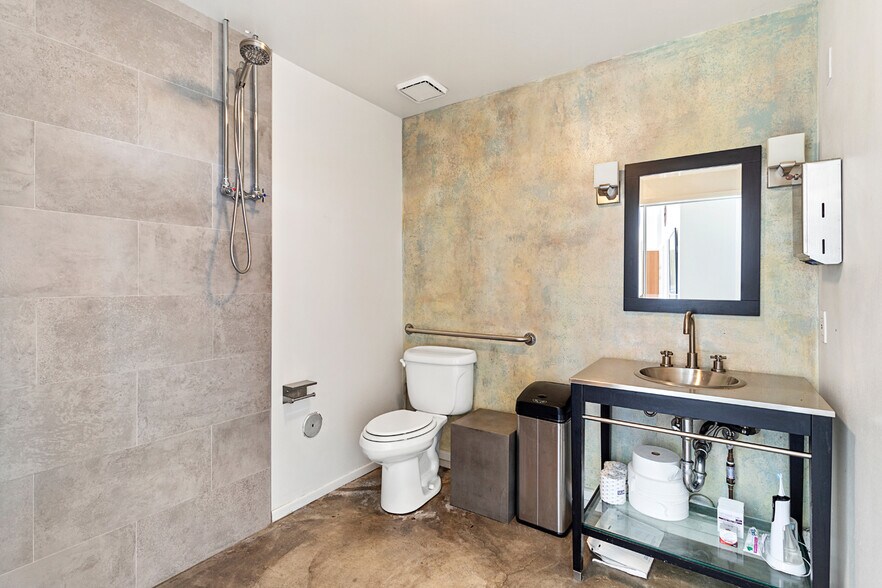 More Photos Of 905 Electric Ave, Venice Unknown For Lease